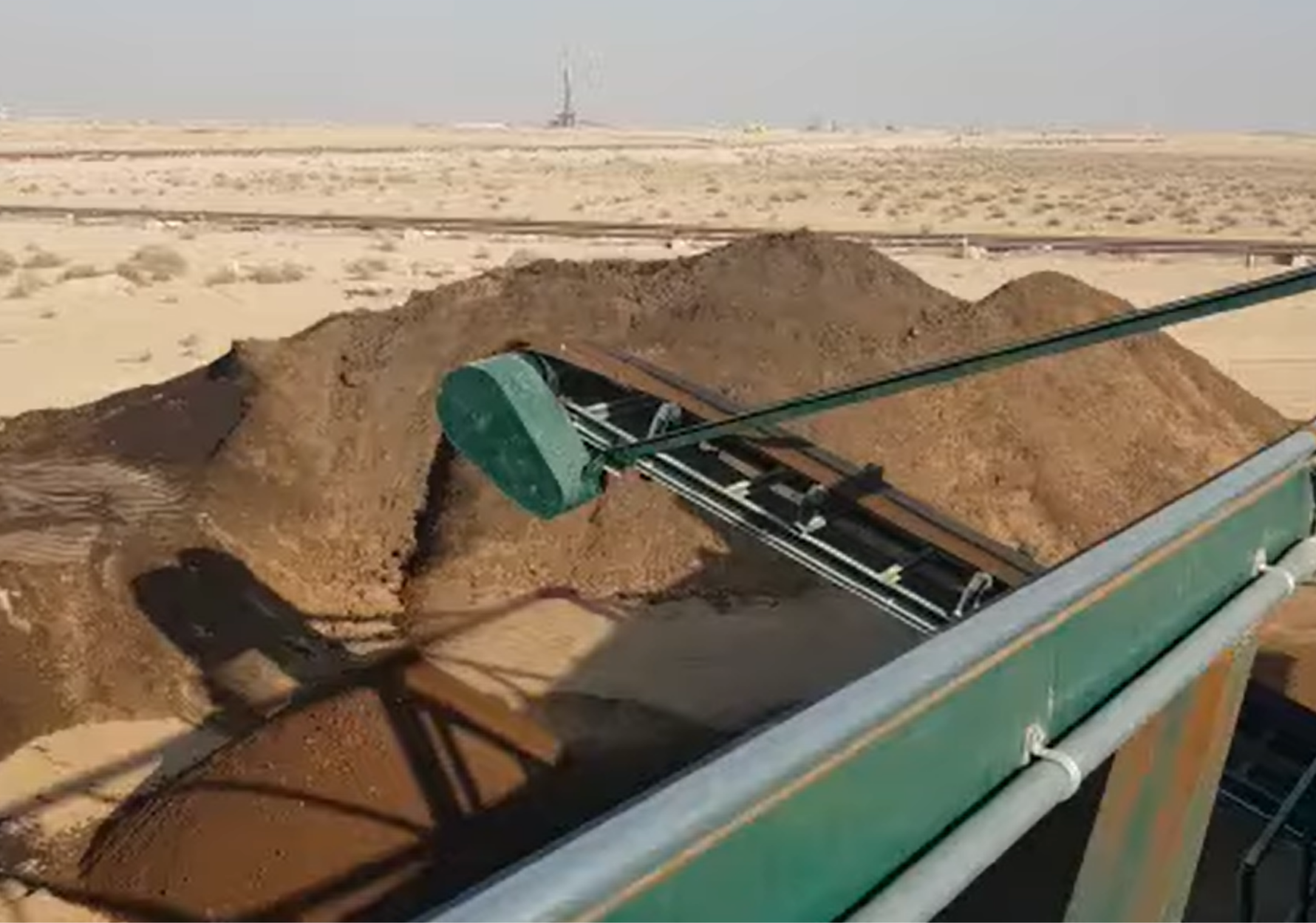 Large Double Deck Mobile Screening Unit — Operation & Performance Image