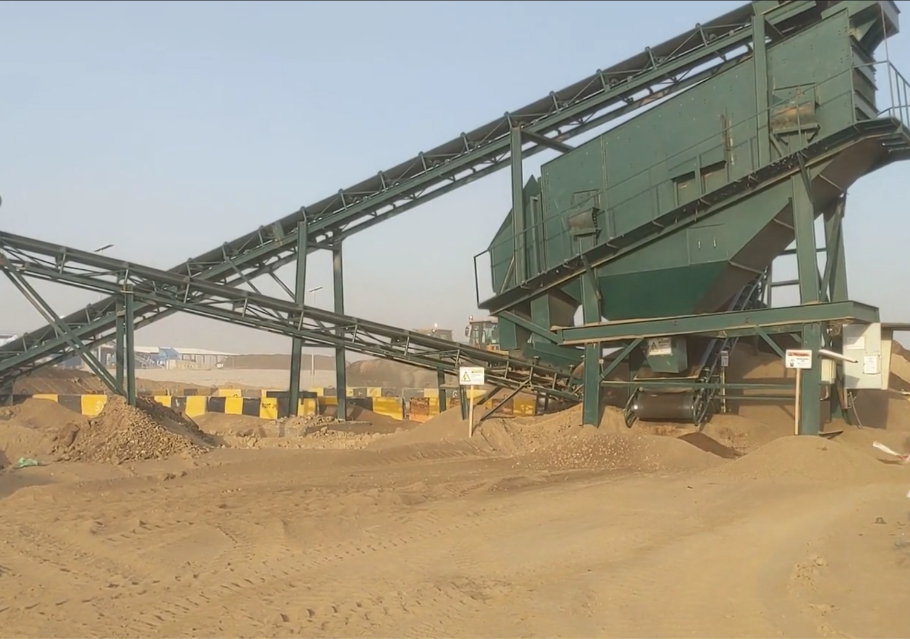 Double Deck Screening Unit — High-Efficiency Material Separation Image